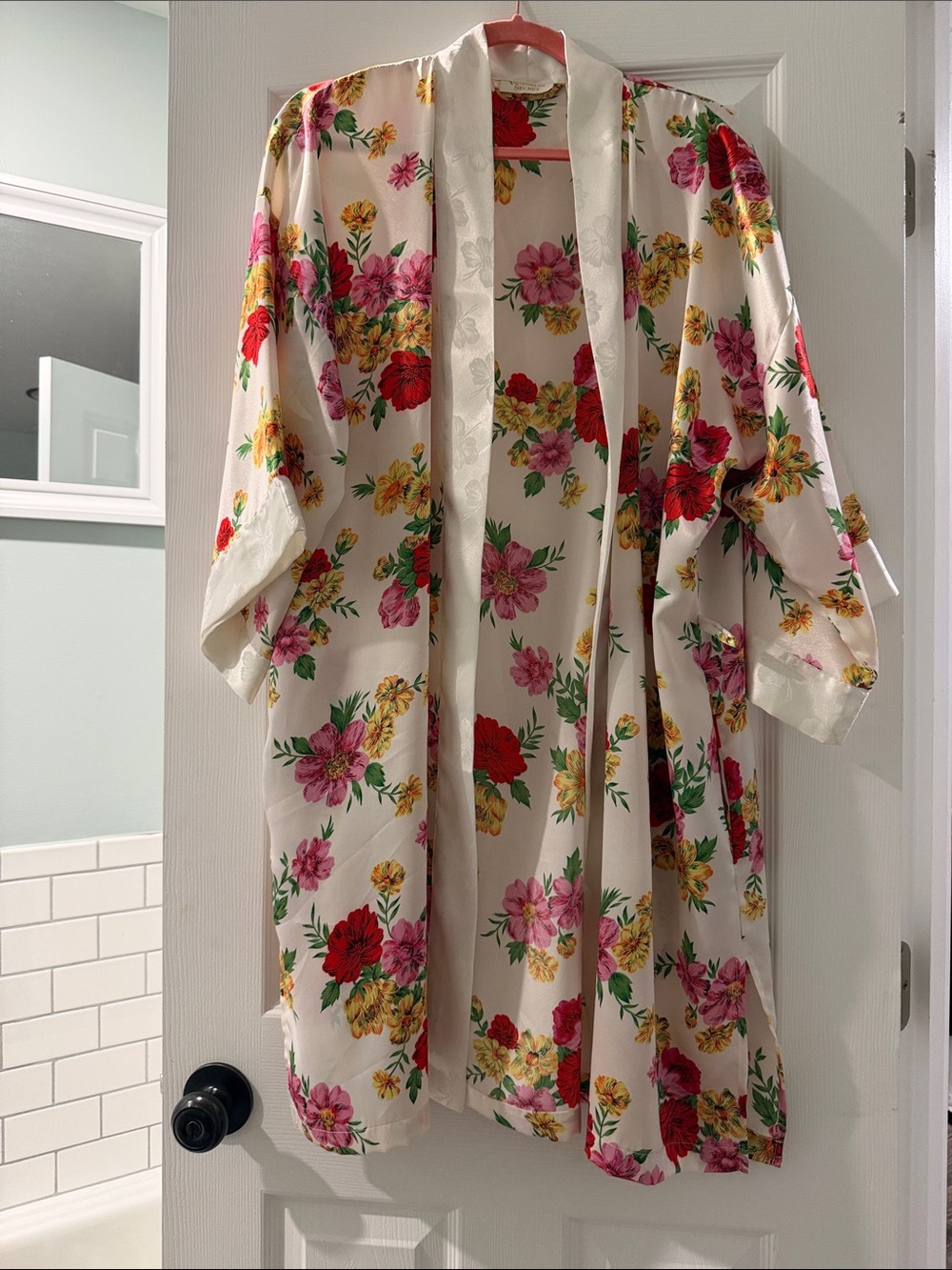 Victoria's Secret Gold Label- Cream Floral Satin Kimono - Picture 2 of 15